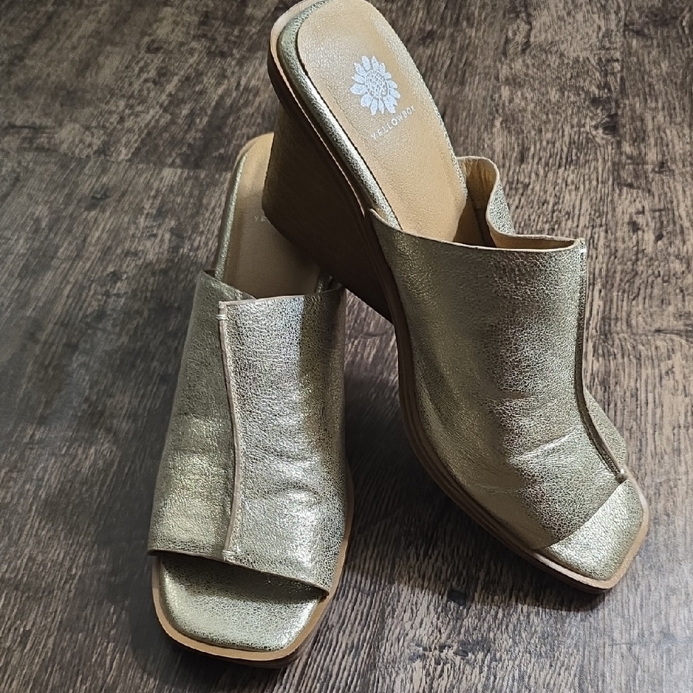 YELLOW‎ BOX Sz 9.5 Metallic Gold Open-Toe Wedge Mules